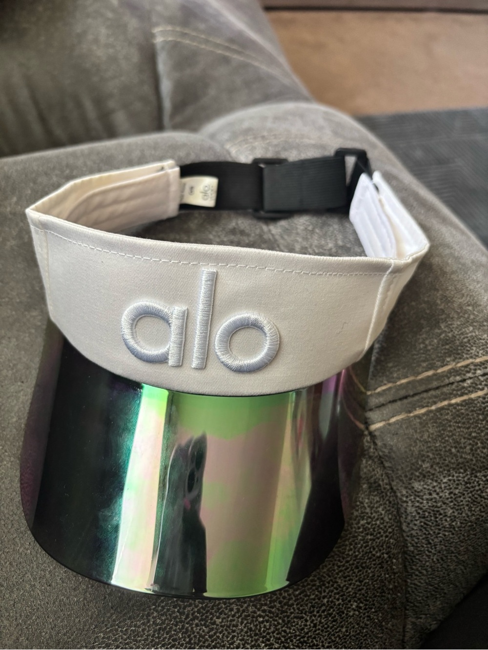 Alo visor hat - Authentic - Picture 6 of 10